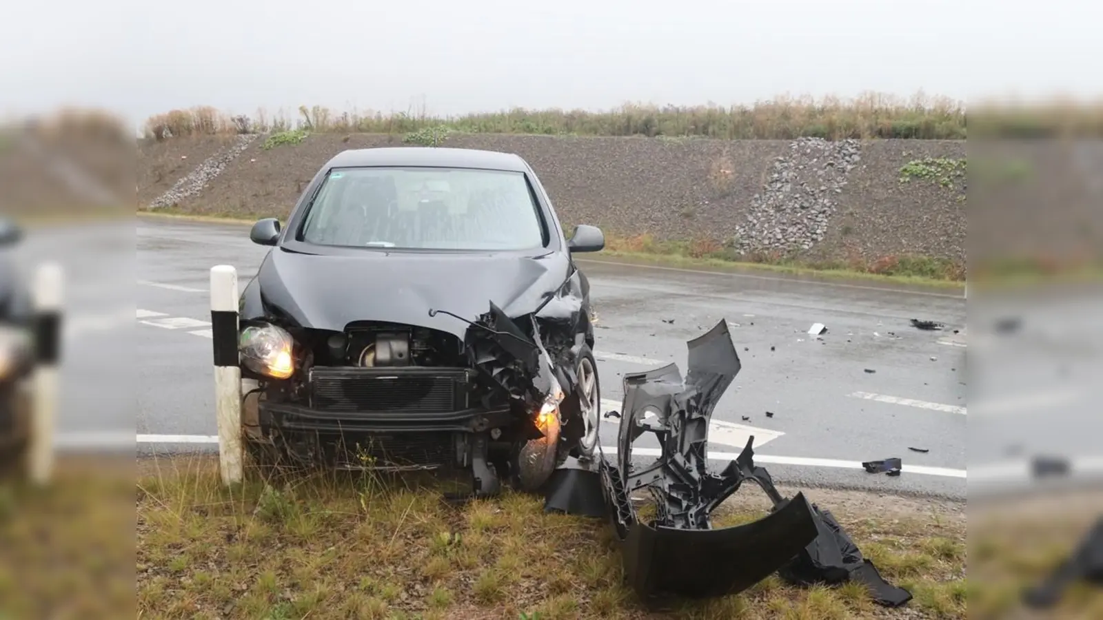 Beide Fahrzeuge wurden abgeschleppt. (Foto: Kreispolizeibehörde Höxter)