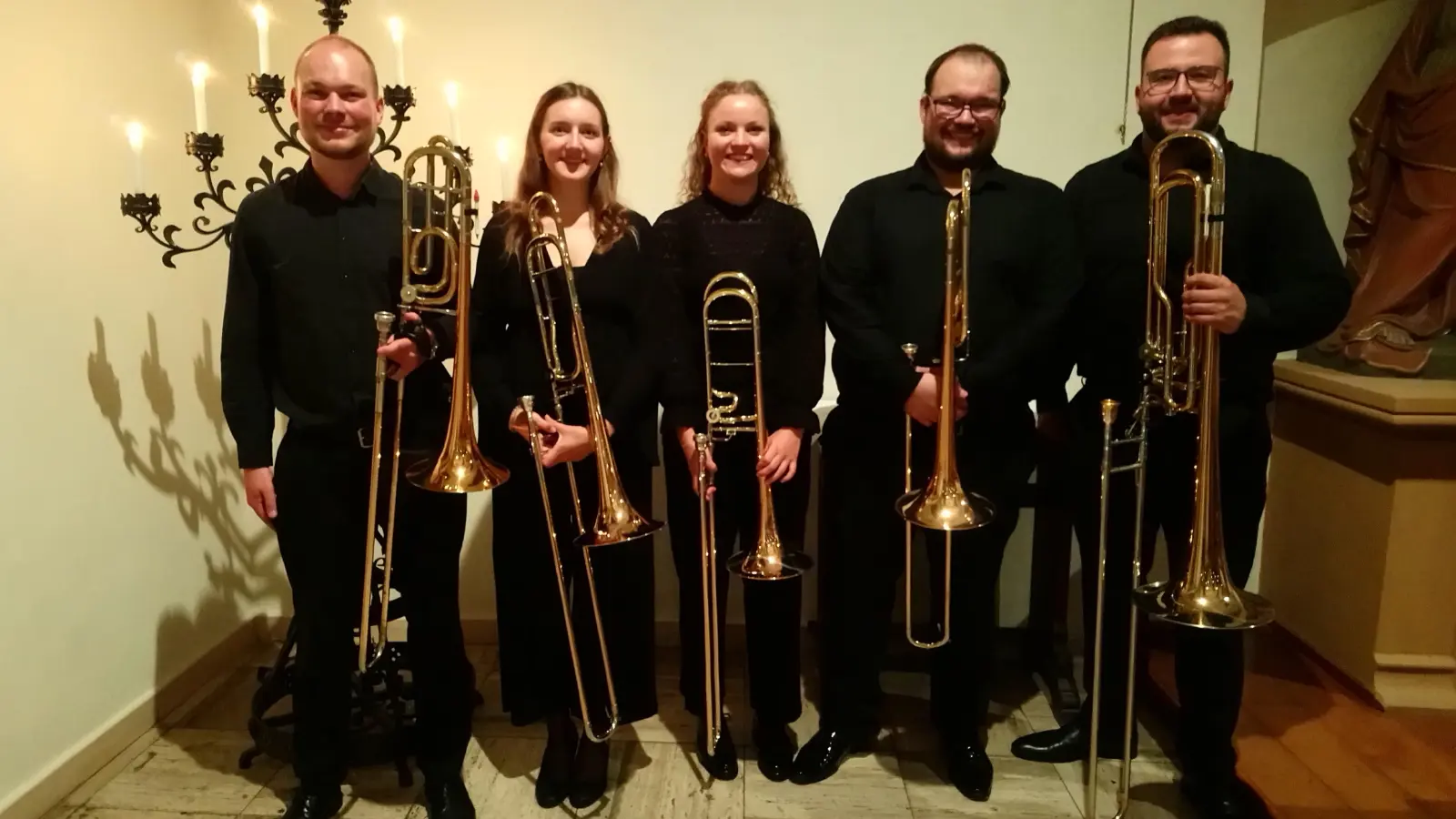 Das Posaunenquartett TROMBASTIC4 begeisterte in Bad Driburg (v.l.): Ferdinand Potthoff (als Gast), Johanna Micha, Franziska Pollmann, Lennart Alfred Ruth und Lukas Pape. (Foto: Doris Dietrich)