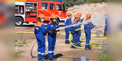 Feuerwehreinheiten sollten das imaginäre Großfeuer löschen.  (Foto: Peter Vössing)