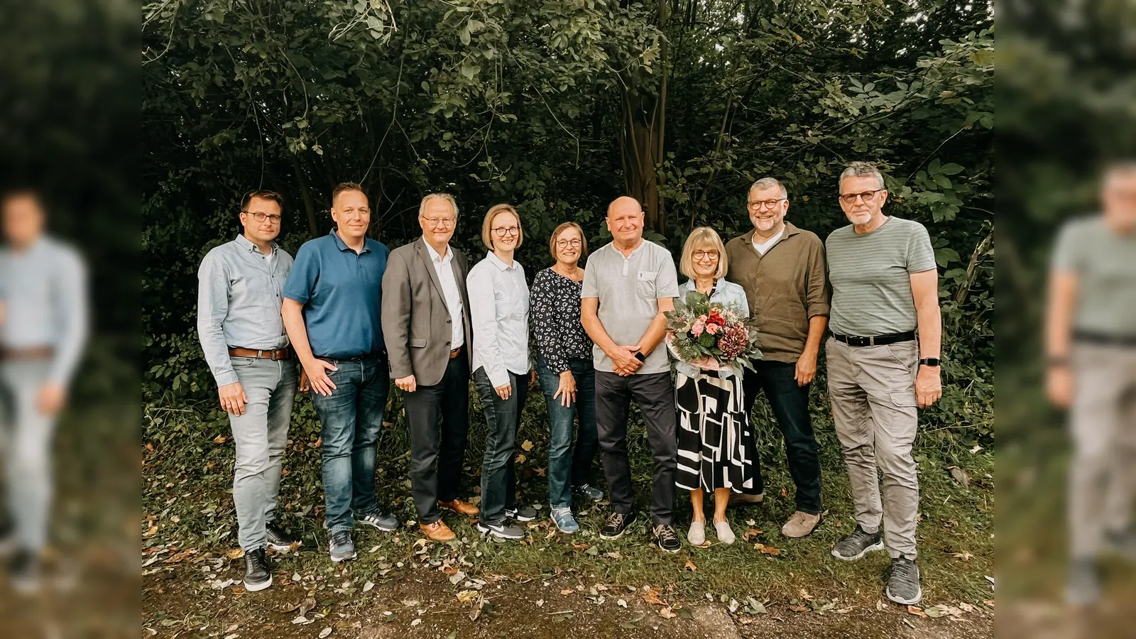 Bei der Verabschiedung (v. l.) Stefan Gördemann, Christopher Potthast, Hubertus Grimm, Judith Hüsken, Helga Lange, Günter Vössing, Hiltrud Vössing, Klaus Oppermann und Karl-Heinz Göhmann. (Foto: Sekundarschule im Dreiländereck)