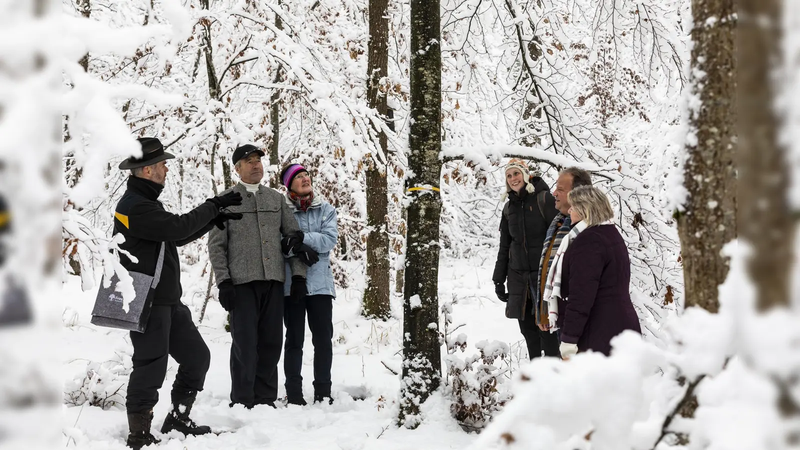 Waldführung im winterlichen FriedWald. (Foto: FriedWald GmbH)