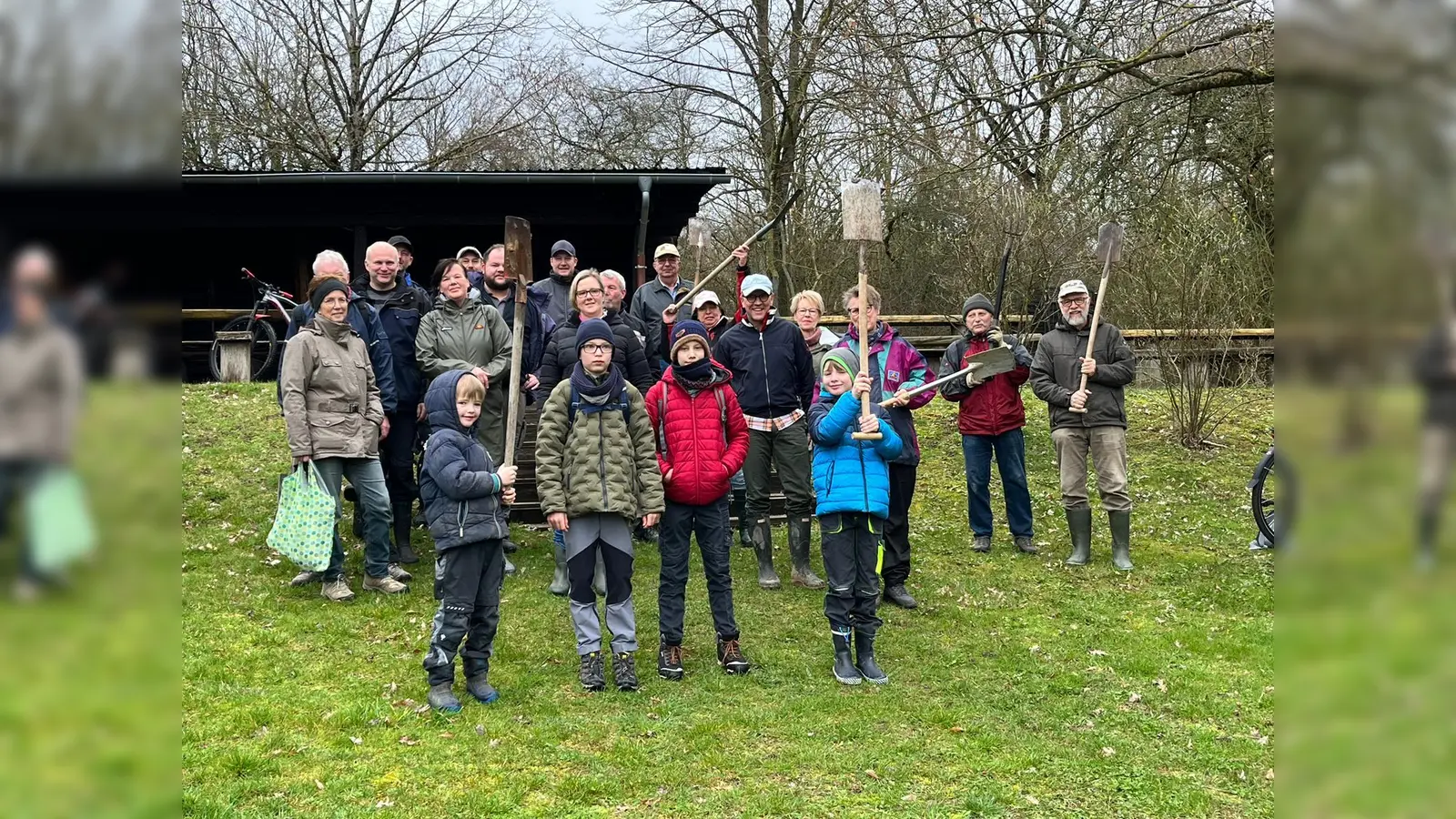 Zum Dorfaktionstag kamen Groß und Klein zusammen. (Foto: privat)