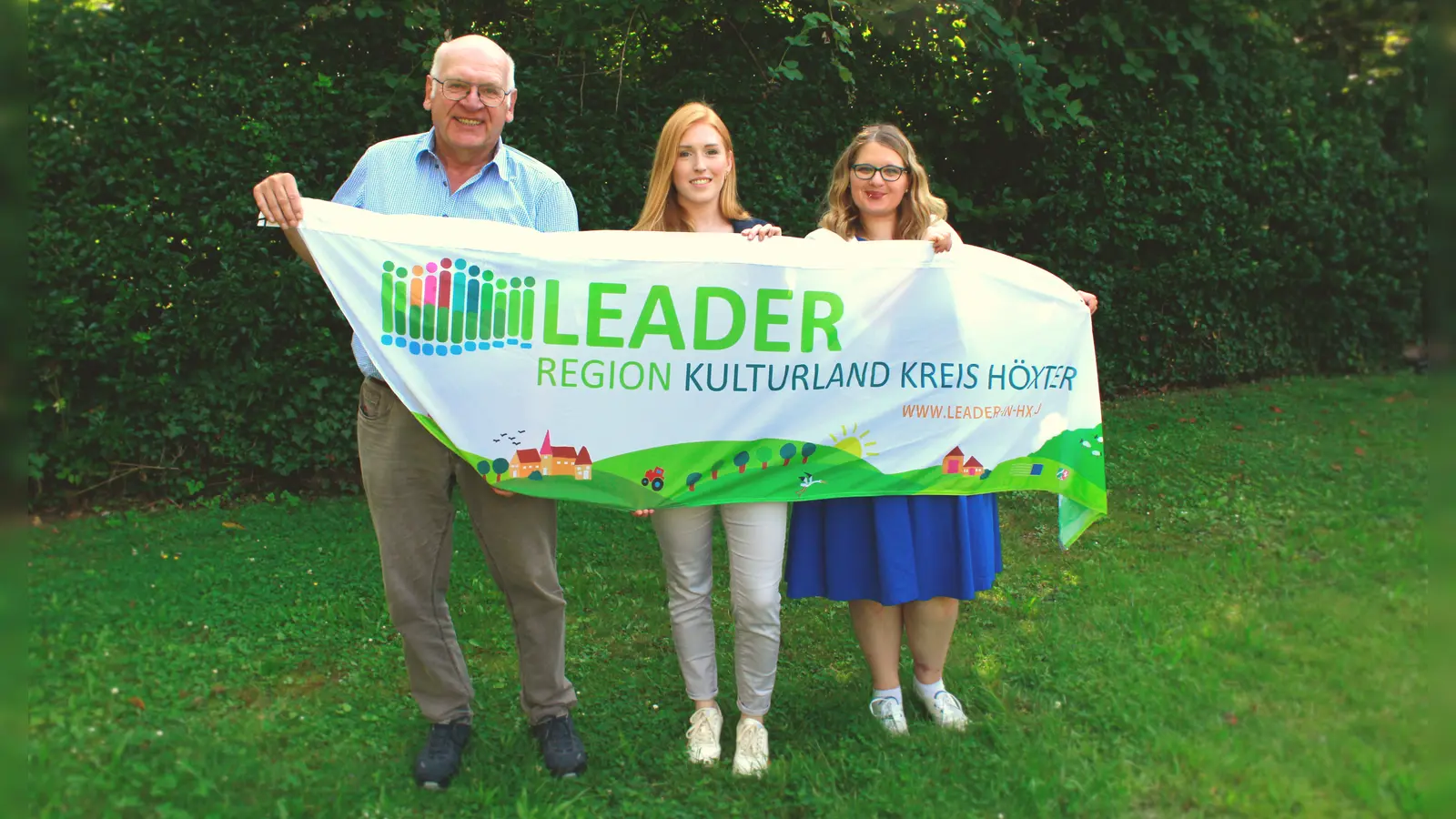 V.l.: Johannes Potthast, Vorsitzender LAG, mit dem neuen Regionalmanagement-Duo Franziska Tegetmeier und Lia-Potthast. (Foto: privat)