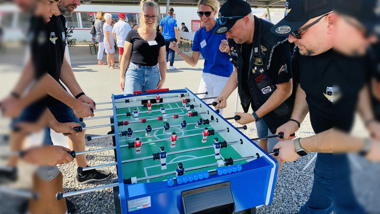 Mit viel Spaß am Kicker. (Foto: privat)