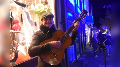 Nis Jesse spielte für die Kunden. (Foto: Barbara Siebrecht)